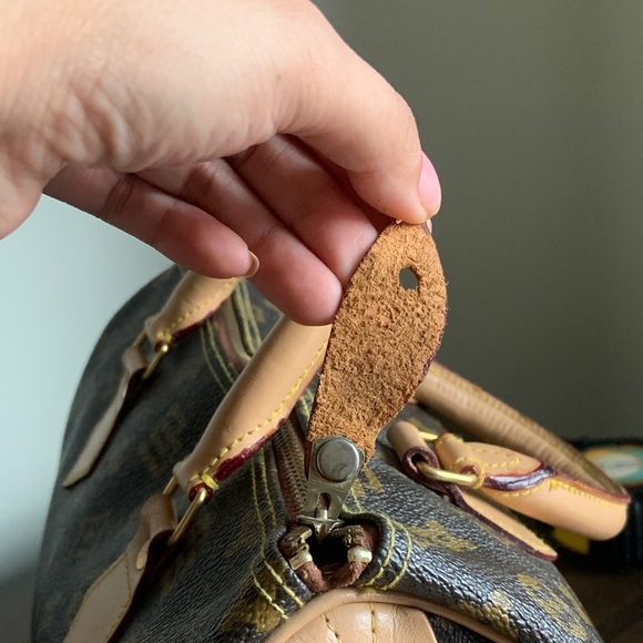 Leather Elegant Brown Monogram Duffel Bag - Picture 13 of 14